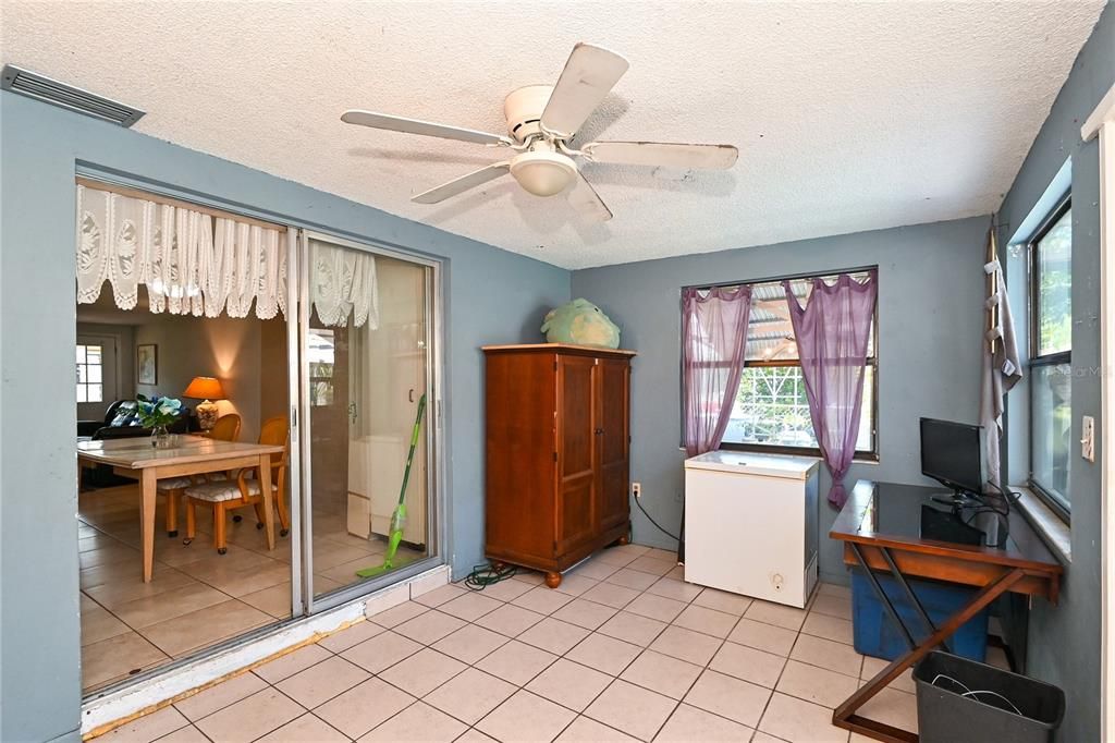 For Sale: $350,000 (2 beds, 1 baths, 1659 Square Feet)