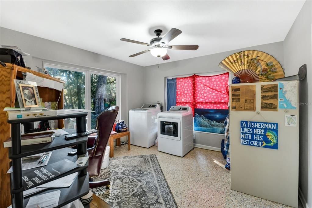 For Sale: $425,000 (2 beds, 1 baths, 1763 Square Feet)
