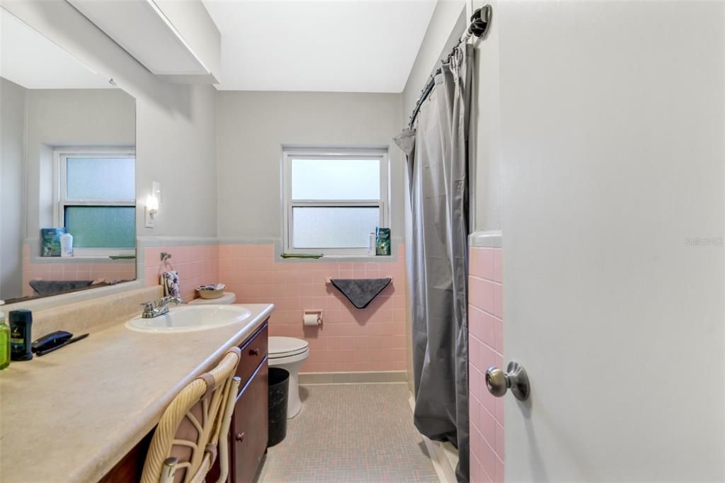 待售: $425,000 (2 贝兹, 1 浴室, 1763 平方英尺)
