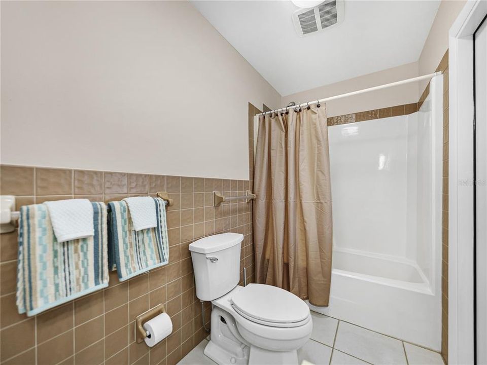 2ND BATHROOM WITH TUB/SHOWER COMBINATION