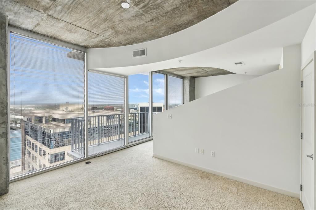 Active With Contract: $249,900 (1 beds, 1 baths, 862 Square Feet)