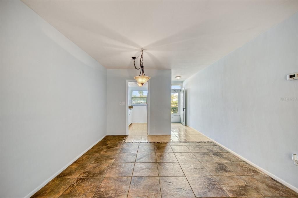 Active With Contract: $98,000 (1 beds, 1 baths, 642 Square Feet)