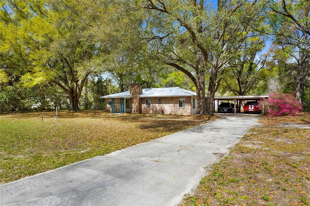 For Sale: $299,900 (3 beds, 2 baths, 2100 Square Feet)