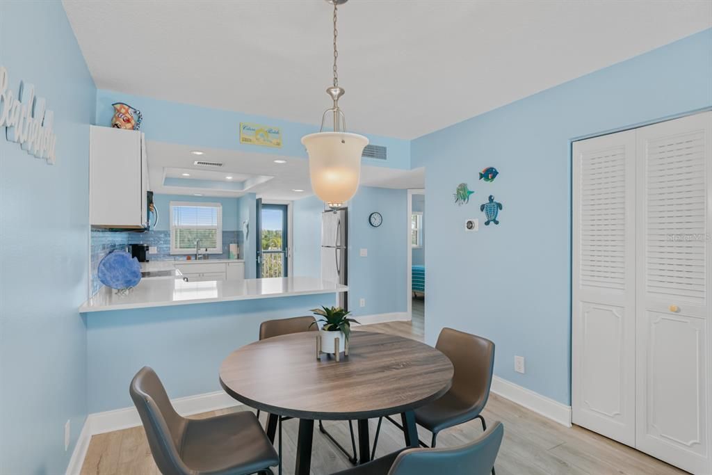 For Sale: $748,900 (2 beds, 2 baths, 990 Square Feet)