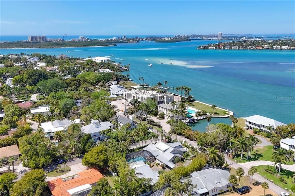 Recently Sold: $3,525,000 (5 beds, 5 baths, 4536 Square Feet)