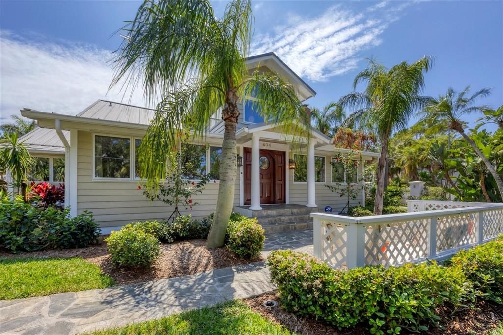 Recently Sold: $3,525,000 (5 beds, 5 baths, 4536 Square Feet)