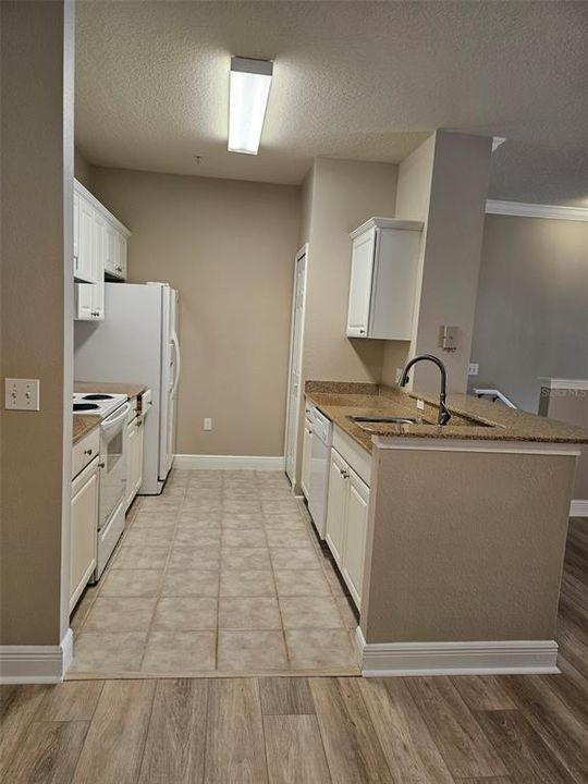 Recently Rented: $1,595 (1 beds, 1 baths, 942 Square Feet)