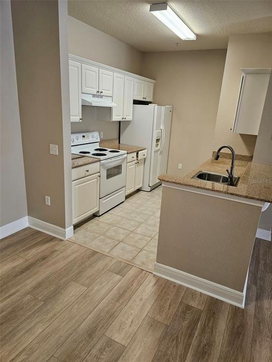 Recently Rented: $1,595 (1 beds, 1 baths, 942 Square Feet)