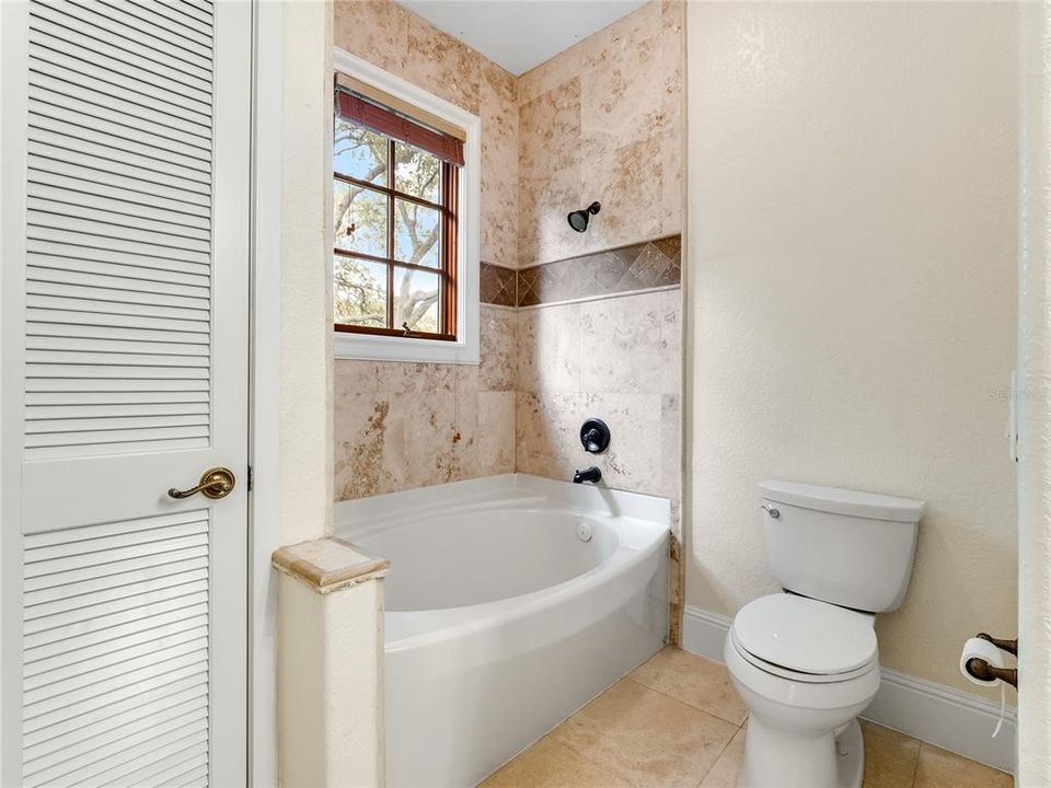 最近售出: $4,495,000 (8 贝兹, 8 浴室, 9621 平方英尺)