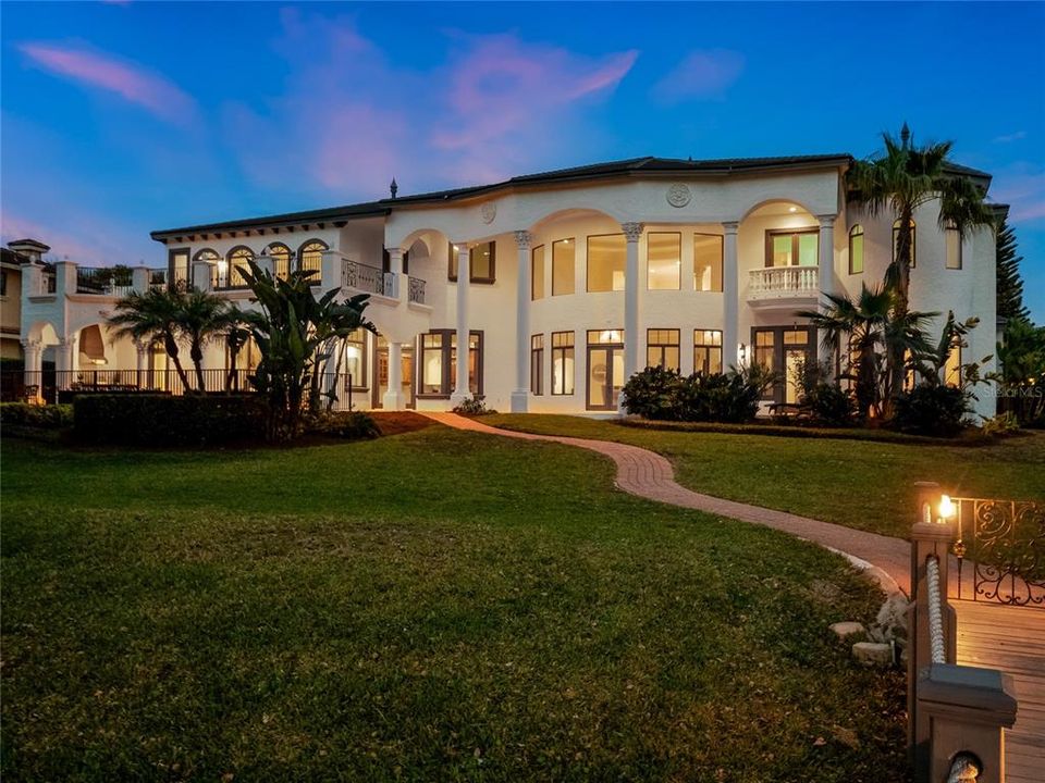 Recently Sold: $4,495,000 (8 beds, 8 baths, 9621 Square Feet)