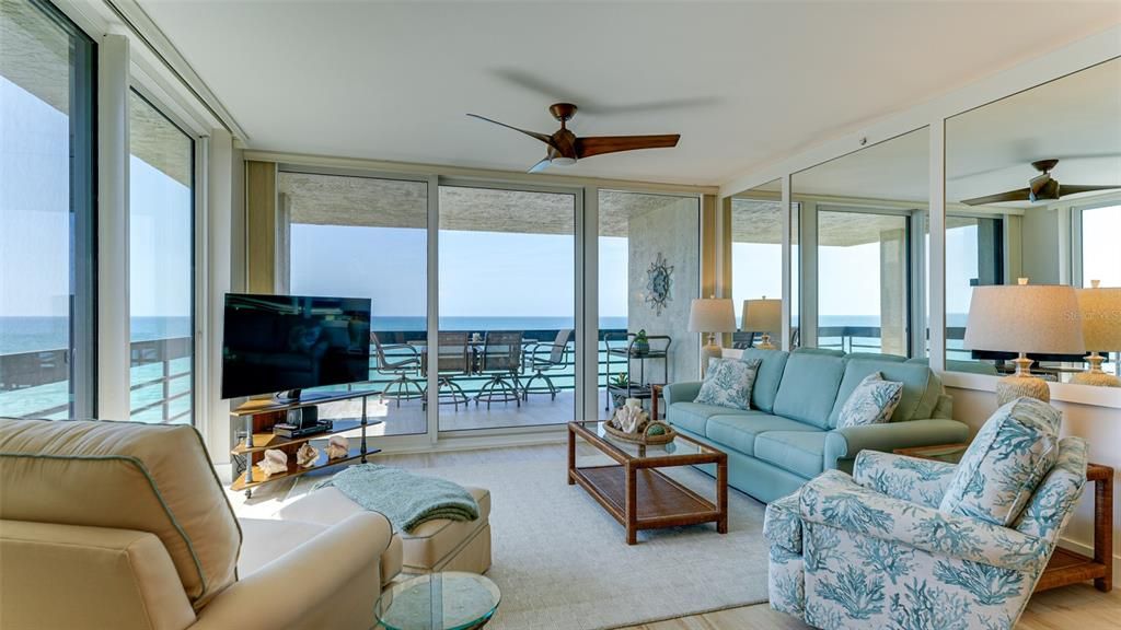 Active With Contract: $1,699,000 (2 beds, 2 baths, 1172 Square Feet)