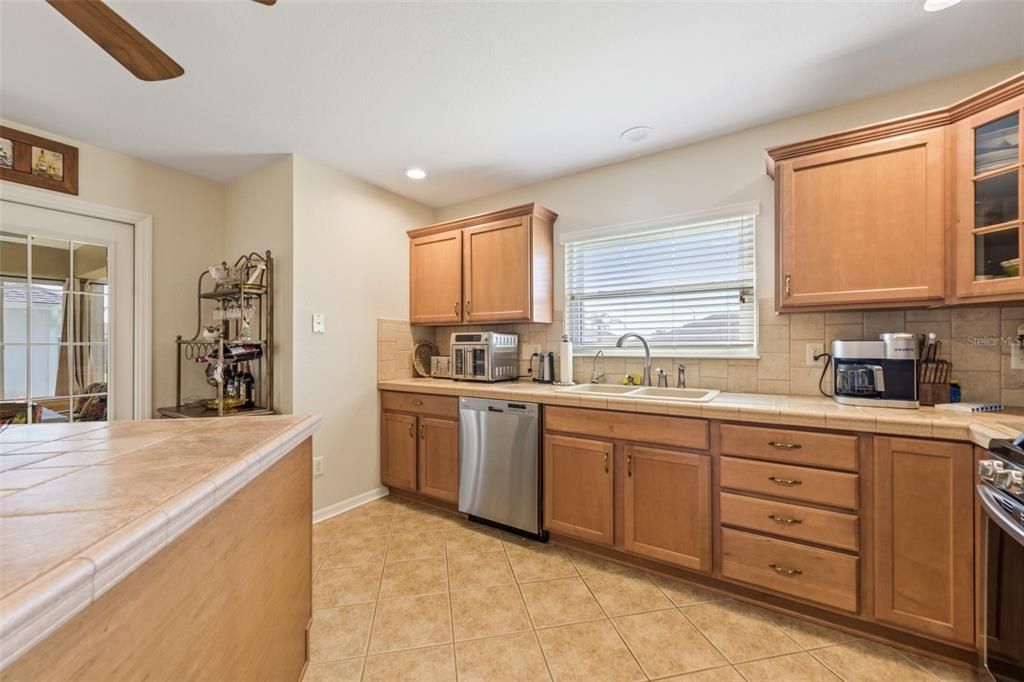 For Sale: $358,500 (2 beds, 2 baths, 1610 Square Feet)