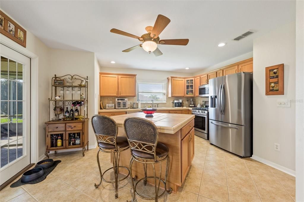 For Sale: $358,500 (2 beds, 2 baths, 1610 Square Feet)