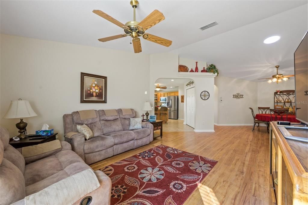 For Sale: $358,500 (2 beds, 2 baths, 1610 Square Feet)