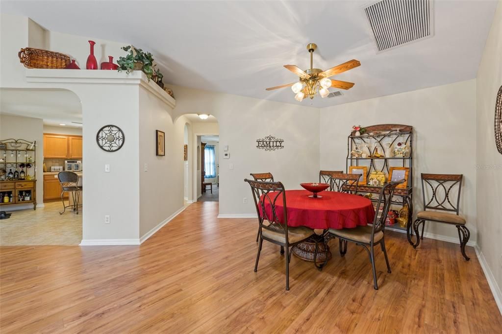 For Sale: $358,500 (2 beds, 2 baths, 1610 Square Feet)