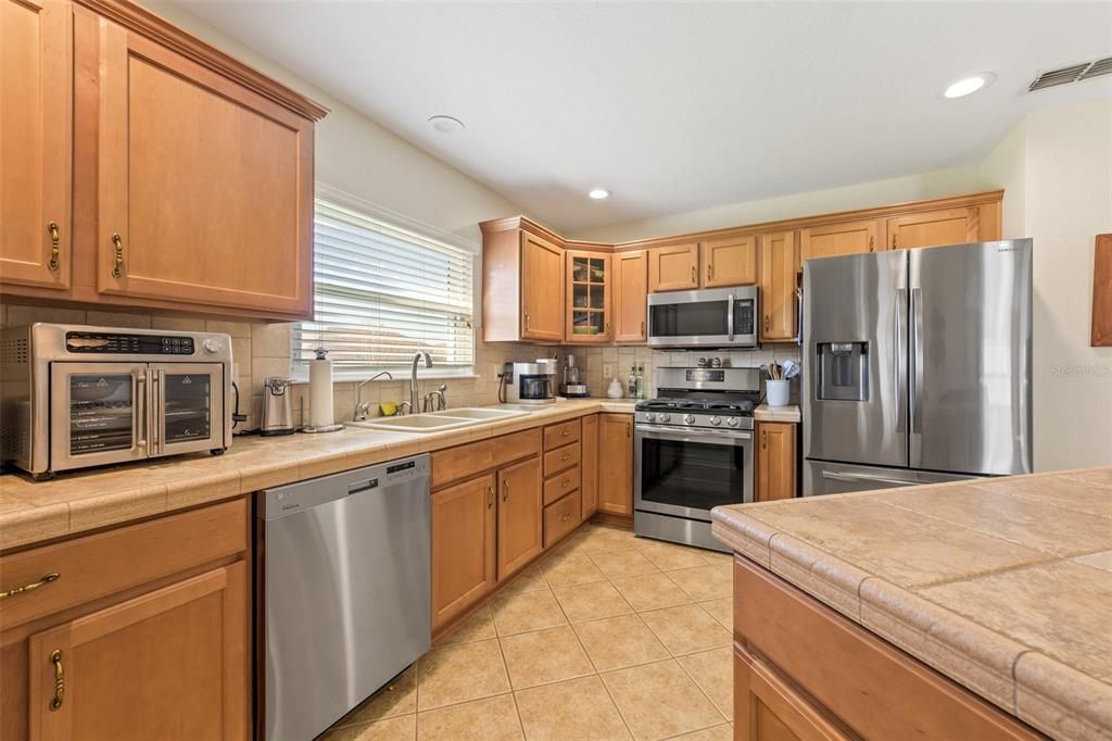 For Sale: $358,500 (2 beds, 2 baths, 1610 Square Feet)