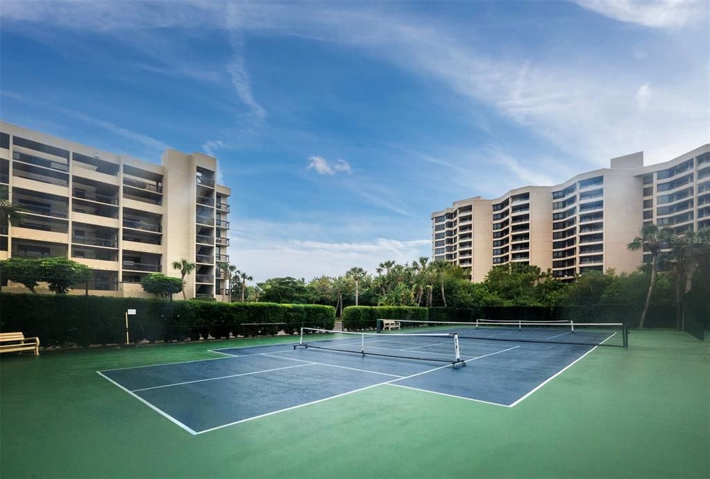 Recently Sold: $1,699,000 (2 beds, 2 baths, 1392 Square Feet)