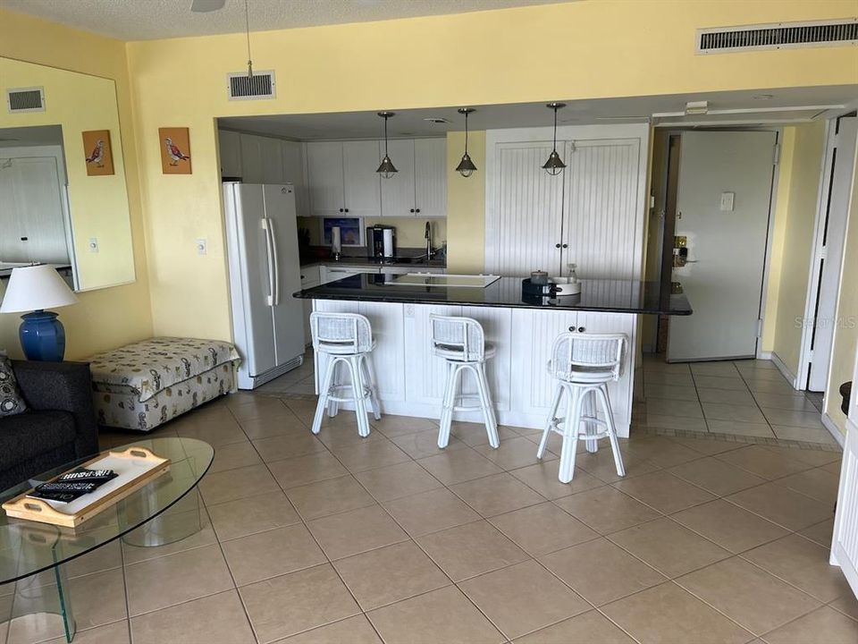 For Rent: $2,550 (1 beds, 1 baths, 775 Square Feet)