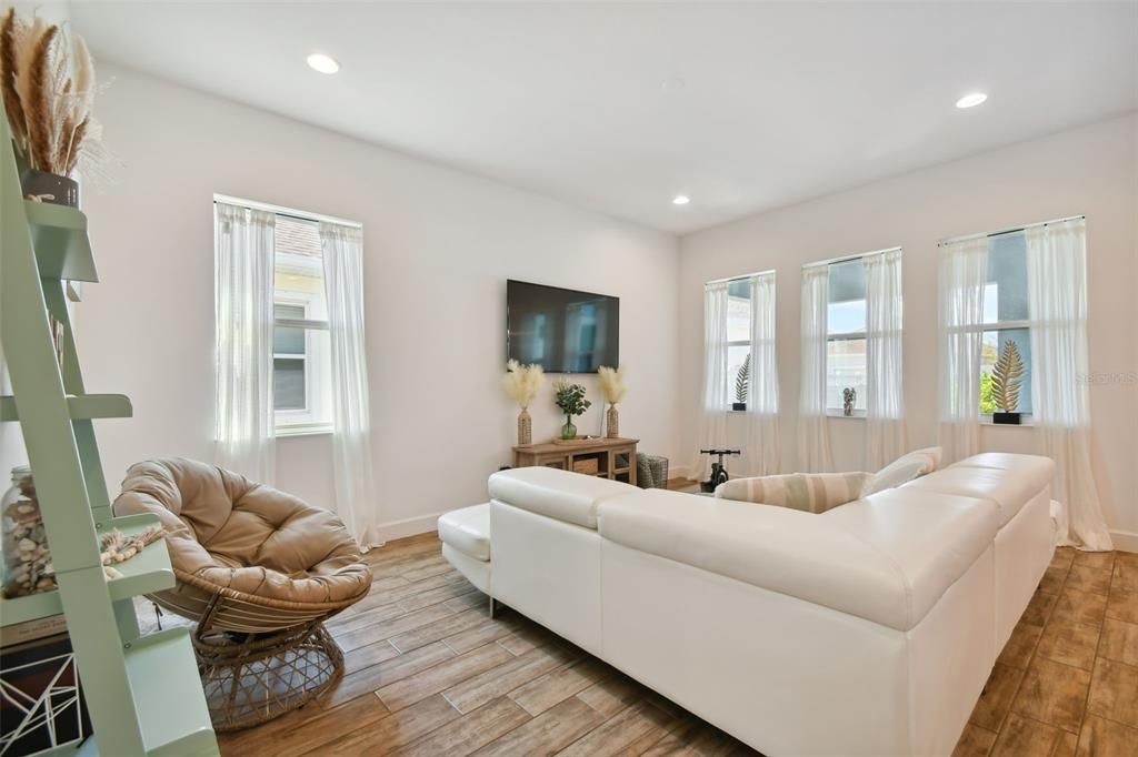 For Sale: $475,000 (3 beds, 2 baths, 2181 Square Feet)