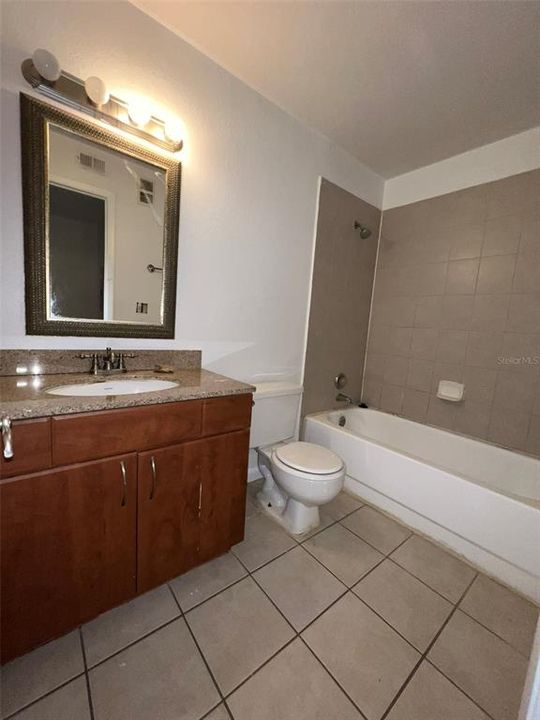 Recently Rented: $1,300 (1 beds, 1 baths, 715 Square Feet)