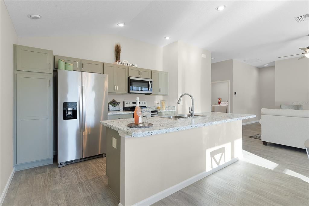 Active With Contract: $2,350 (3 beds, 2 baths, 1516 Square Feet)