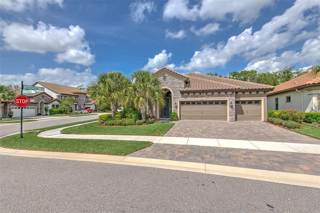 Active With Contract: $874,900 (4 beds, 3 baths, 2544 Square Feet)