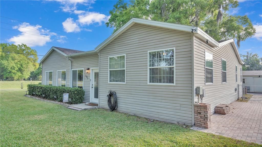 Active With Contract: $270,000 (3 beds, 2 baths, 2160 Square Feet)