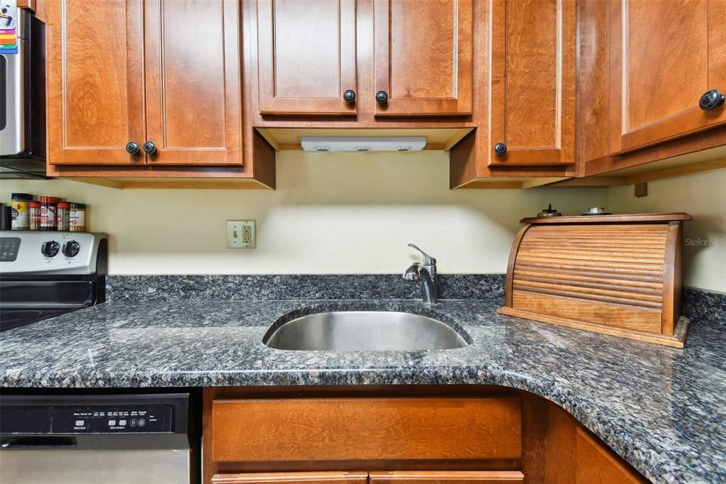Granite Counter Tops w/Tall Cabinets