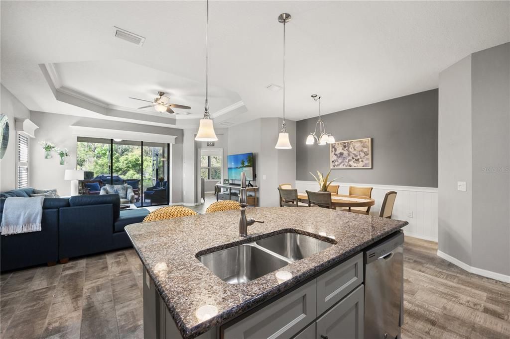 Active With Contract: $499,900 (2 beds, 2 baths, 1523 Square Feet)
