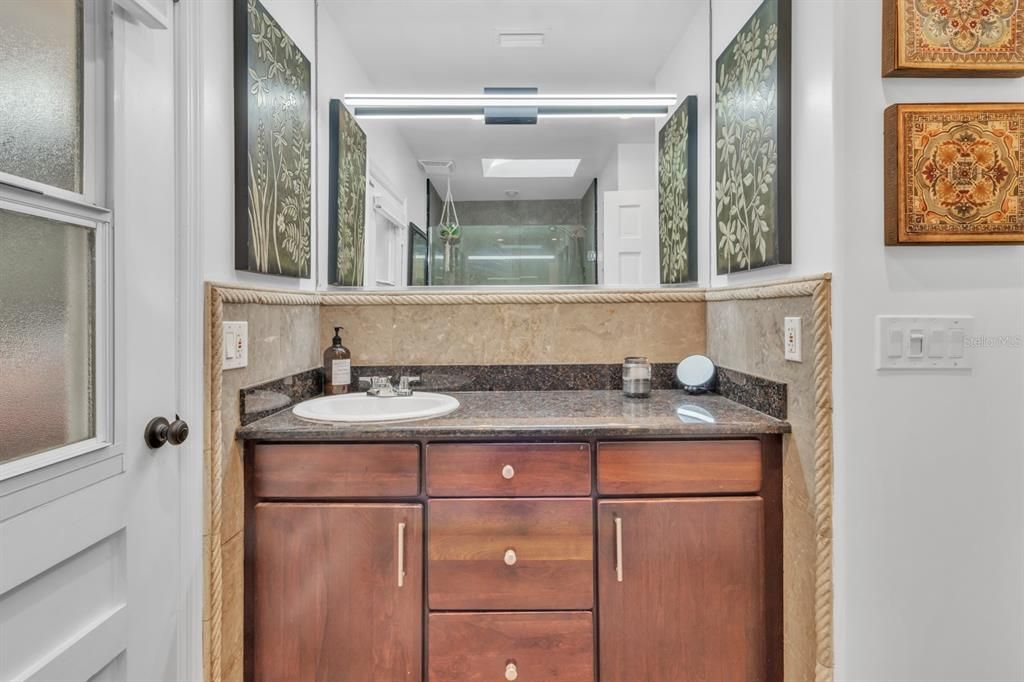 待售: $868,000 (4 贝兹, 2 浴室, 2286 平方英尺)
