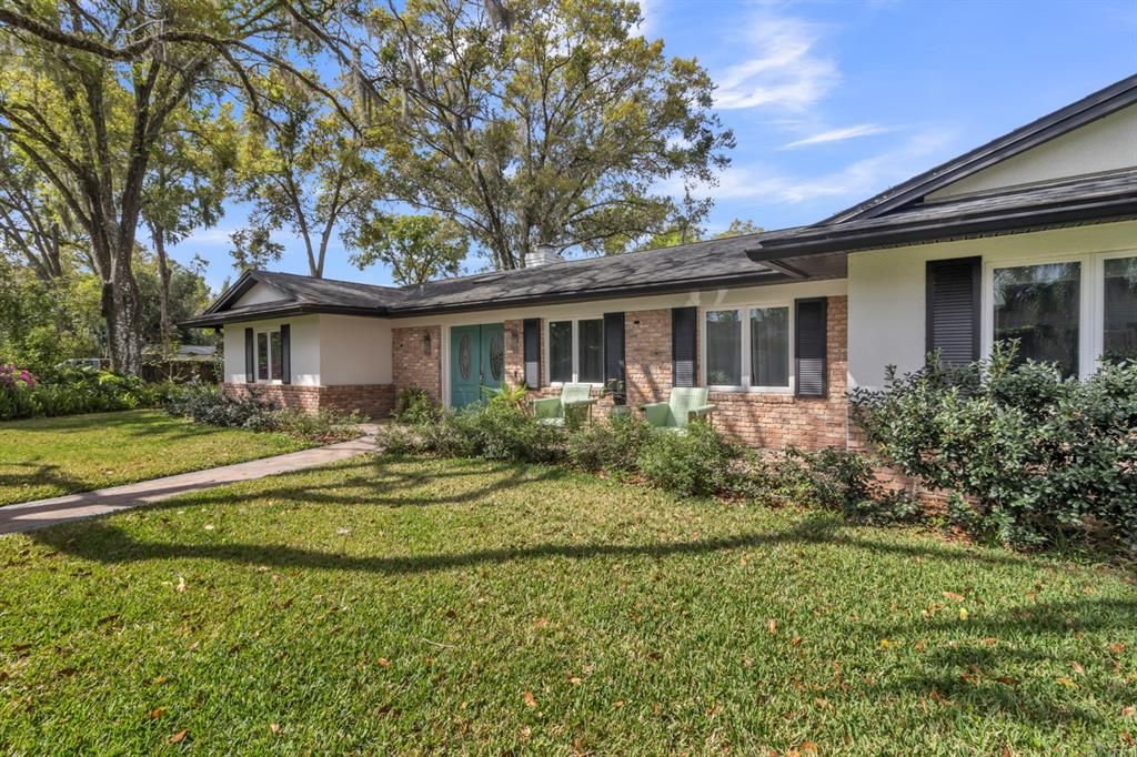 For Sale: $868,000 (4 beds, 2 baths, 2286 Square Feet)