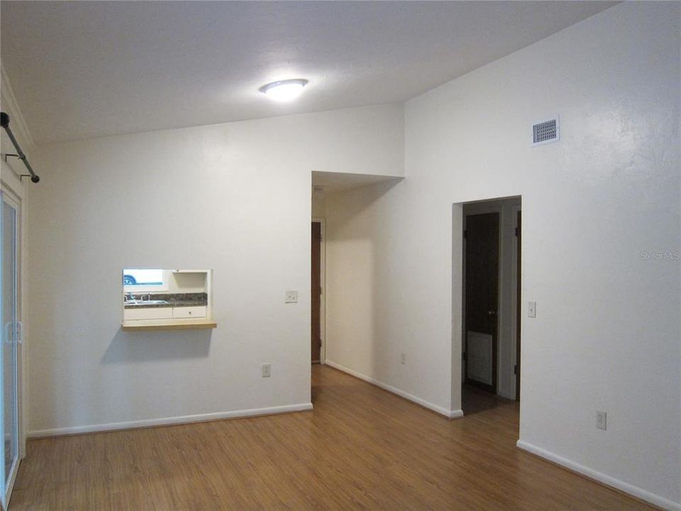Recently Rented: $1,200 (2 beds, 1 baths, 786 Square Feet)