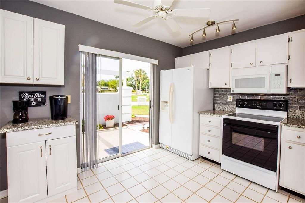 For Sale: $309,000 (2 beds, 2 baths, 1293 Square Feet)