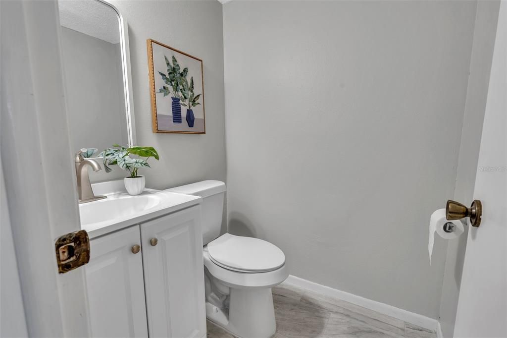 Active With Contract: $279,000 (3 beds, 1 baths, 1305 Square Feet)