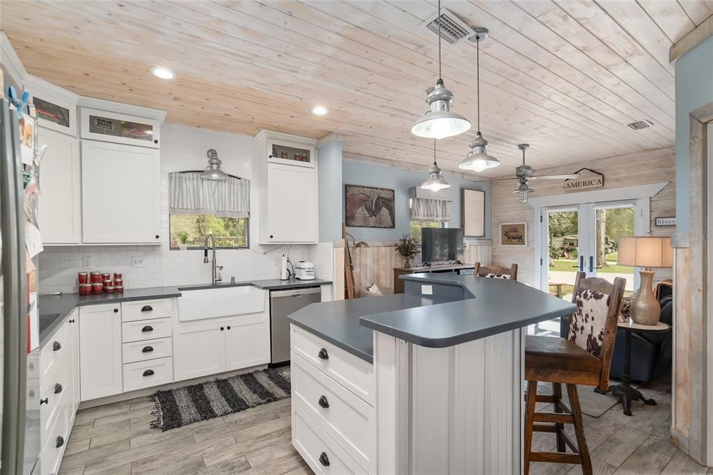 Recently Sold: $1,500,000 (2 beds, 2 baths, 864 Square Feet)