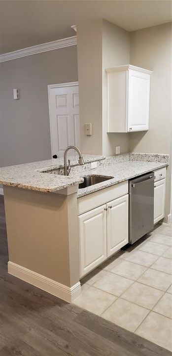 Active With Contract: $1,645 (1 beds, 1 baths, 838 Square Feet)