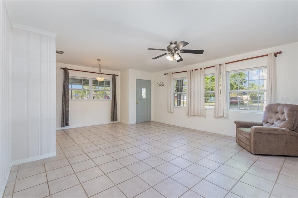 Recently Sold: $274,900 (3 beds, 1 baths, 1154 Square Feet)