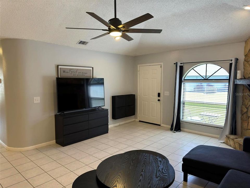 For Sale: $245,000 (2 beds, 2 baths, 1192 Square Feet)