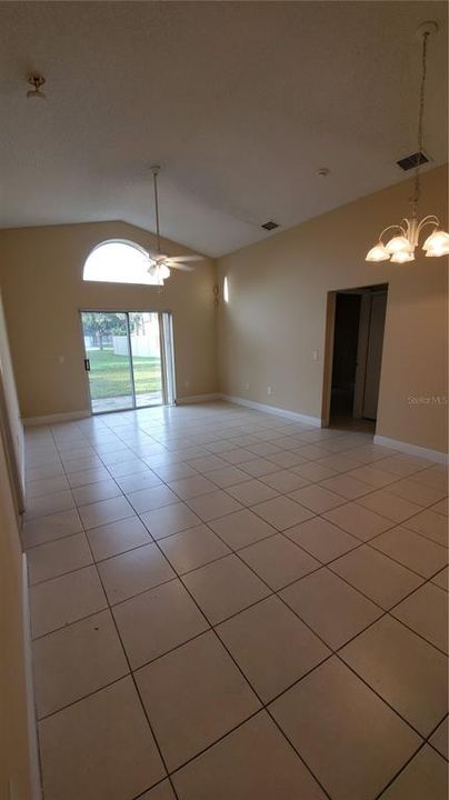 Recently Rented: $2,100 (3 beds, 2 baths, 1160 Square Feet)