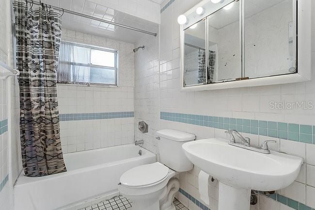 待售: $479,000 (4 贝兹, 2 浴室, 2010 平方英尺)