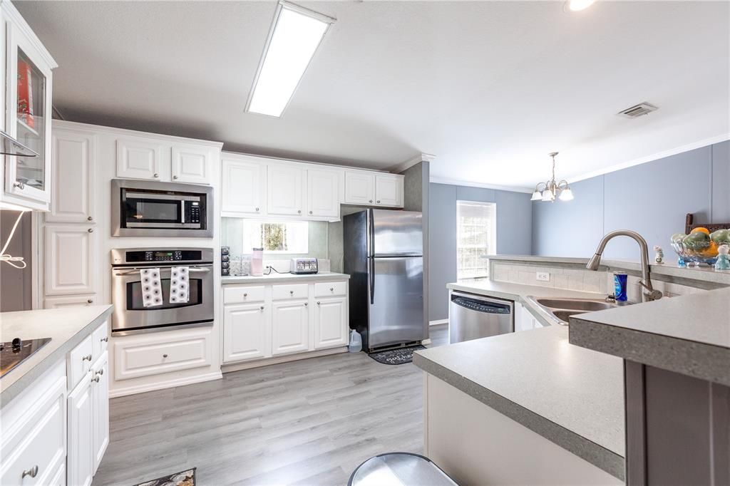 For Sale: $238,250 (3 beds, 2 baths, 1568 Square Feet)