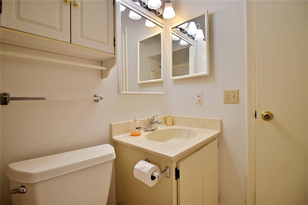 Active With Contract: $164,900 (2 beds, 2 baths, 871 Square Feet)