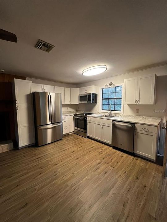 For Rent: $1,400 (2 beds, 2 baths, 992 Square Feet)