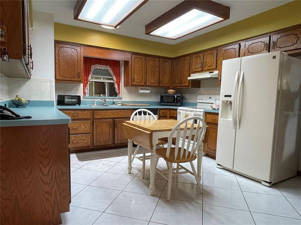 For Sale: $515,500 (3 beds, 2 baths, 2589 Square Feet)