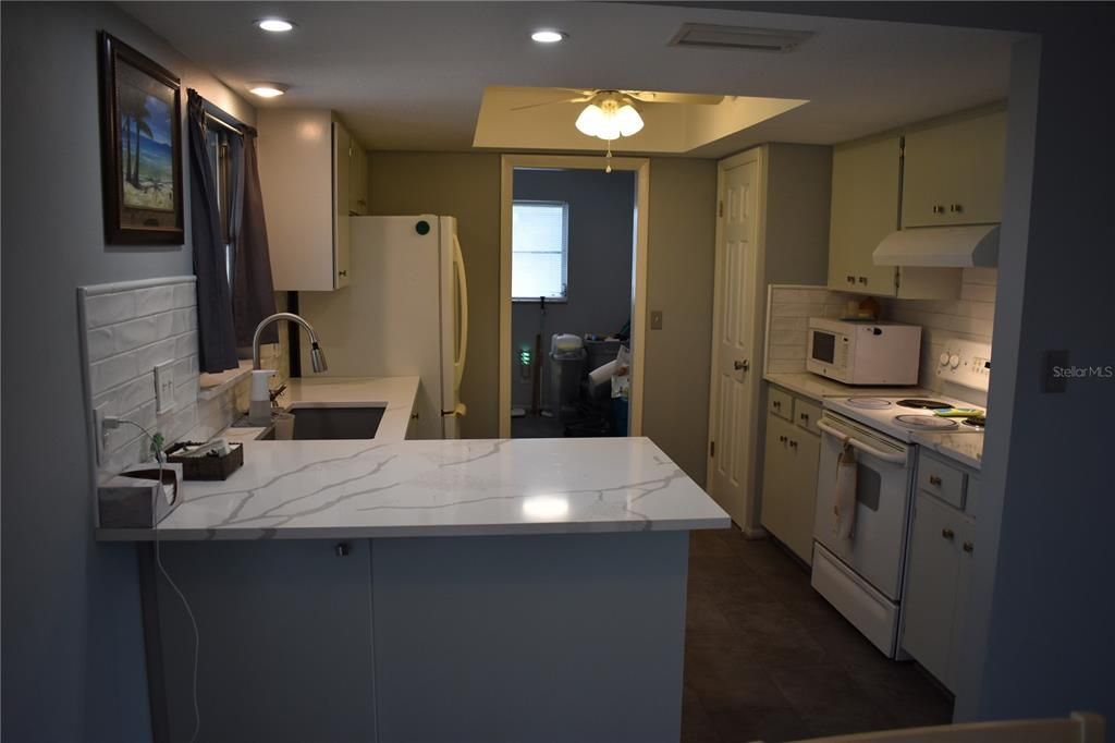 Active With Contract: $299,900 (2 beds, 1 baths, 1253 Square Feet)