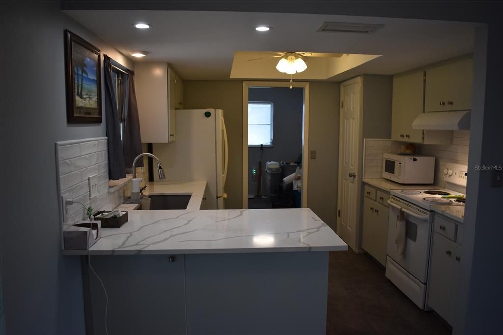 Active With Contract: $299,900 (2 beds, 1 baths, 1253 Square Feet)