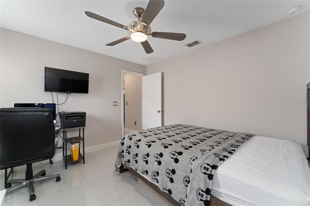 Active With Contract: $289,900 (3 beds, 2 baths, 1305 Square Feet)