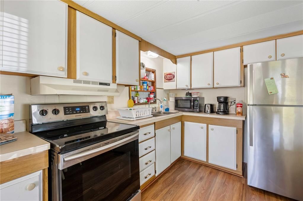 For Sale: $172,500 (2 beds, 2 baths, 576 Square Feet)