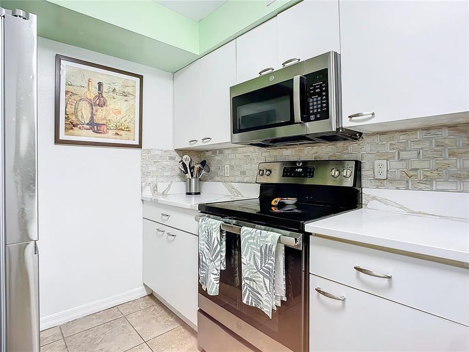 Active With Contract: $298,900 (3 beds, 2 baths, 1460 Square Feet)