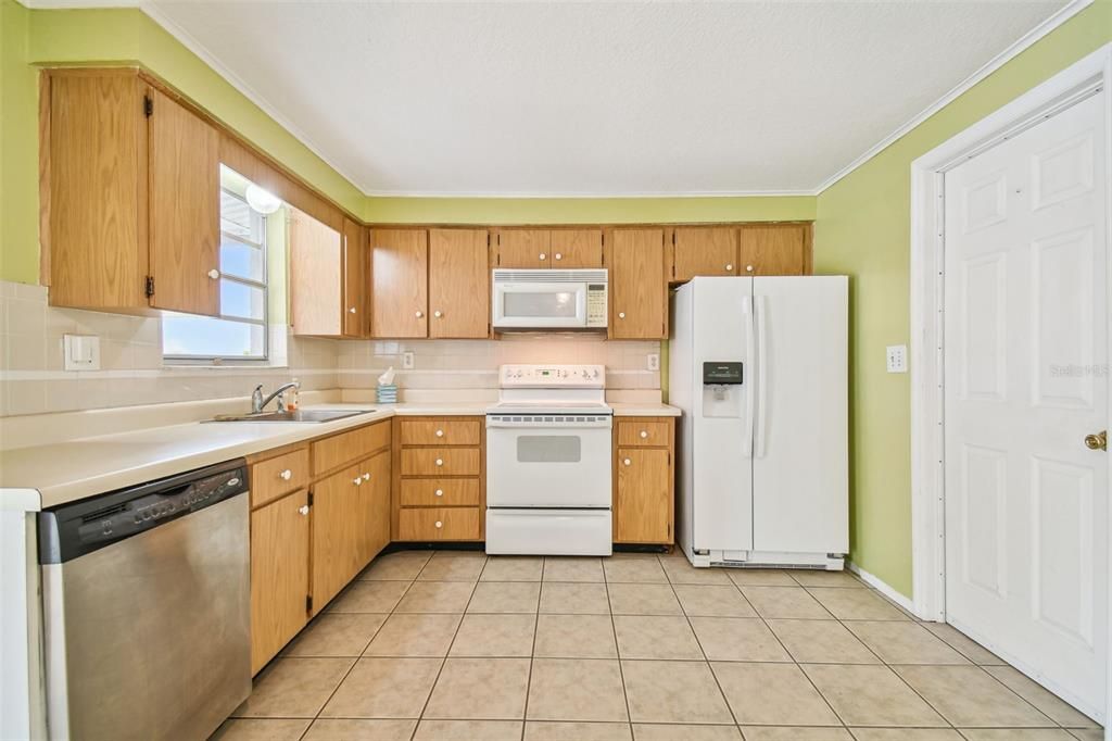 For Sale: $310,000 (2 beds, 2 baths, 1176 Square Feet)